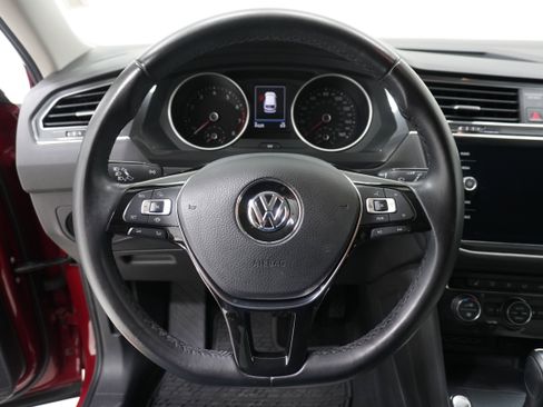Used 2019 Volkswagen Tiguan SE image 16
