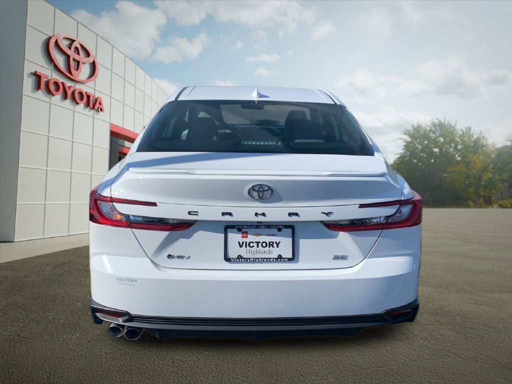 Used 2025 Toyota Camry SE w/ Convenience Package FWD image 4