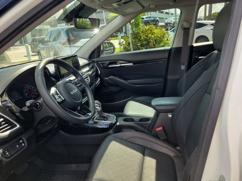 Used 2023 Kia Seltos EX AWD/4WD image 14