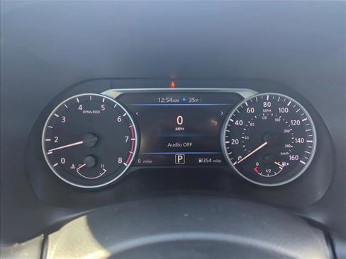 New 2025 Nissan Versa SR w/ Trunk Package image 10