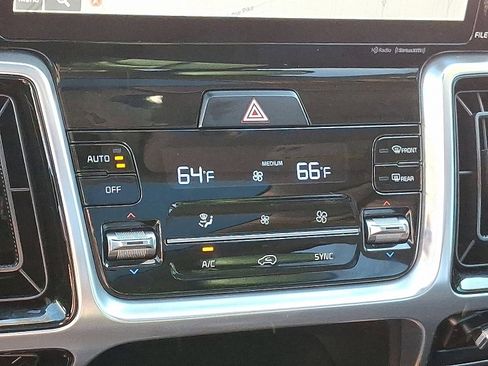 Used 2021 Kia Sorento SX image 16