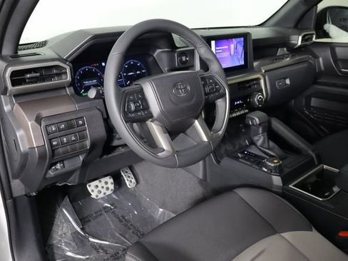 Used 2025 Toyota Tacoma TRD Sport AWD/4WD image 24