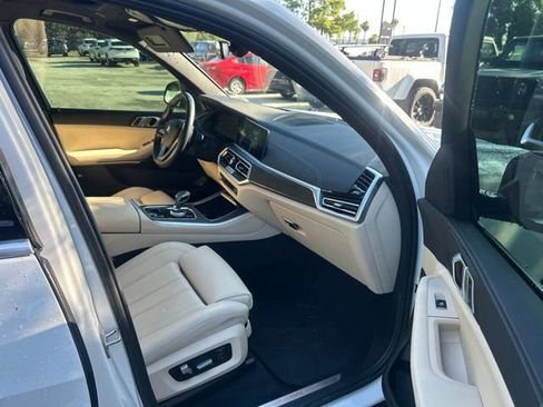Used 2022 BMW X5 xDrive45e w/ Premium Package AWD/4WD image 9