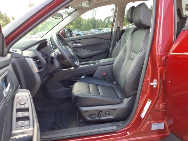 Used 2024 Nissan Rogue SV w/ SV Premium Package FWD image 14