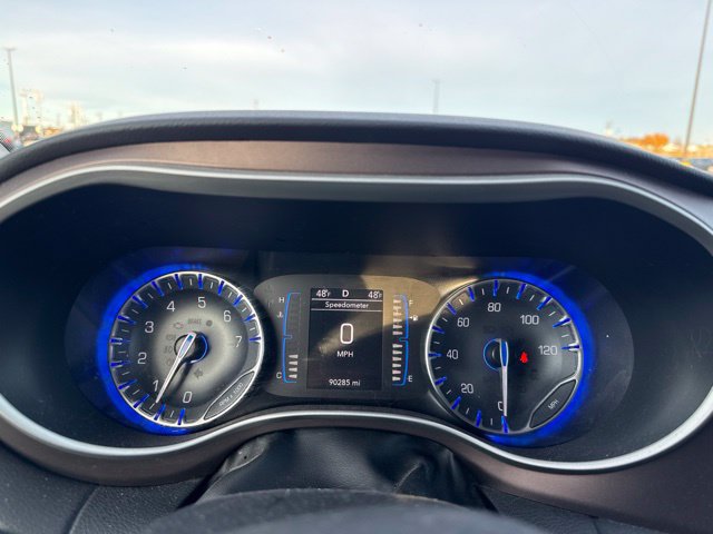 Used 2017 Chrysler Pacifica Touring FWD image 8