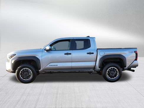 Certified 2025 Toyota Tacoma TRD Off-Road AWD/4WD image 5