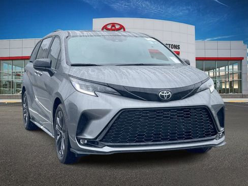 Used 2026 Toyota Sienna XSE FWD image 1