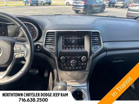 Used 2018 Jeep Grand Cherokee Laredo AWD/4WD image 22
