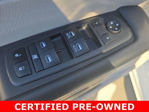 Used 2024 Chrysler Pacifica Touring-L FWD image 29