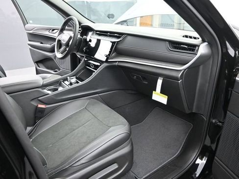 New 2026 Jeep Grand Cherokee L 4WD image 25