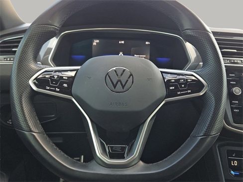 Used 2023 Volkswagen Tiguan SE R-Line image 33