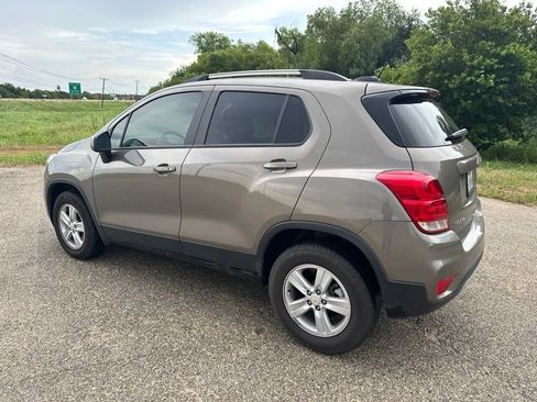 Used 2022 Chevrolet Trax LT w/ LT Convenience Package AWD/4WD image 5