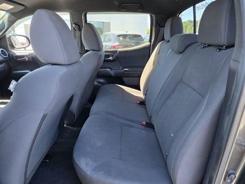 Used 2018 Toyota Tacoma TRD Off-Road image 15