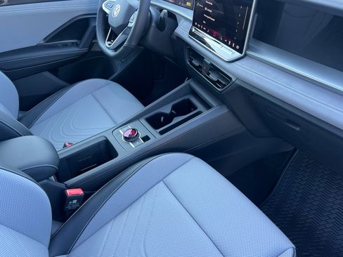 New 2026 Volkswagen Tiguan SE R-Line image 16