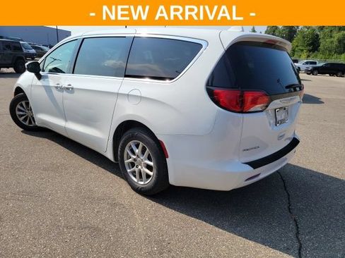 Used 2017 Chrysler Pacifica Touring FWD image 5