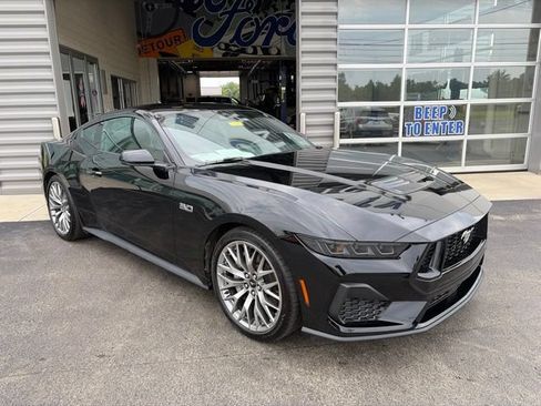 Used 2025 Ford Mustang GT Premium RWD image 4