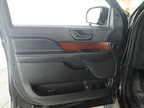 Used 2023 Lincoln Navigator Reserve image 5