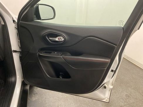 Used 2019 Jeep Cherokee Trailhawk w/ Comfort & Convenience Group image 29