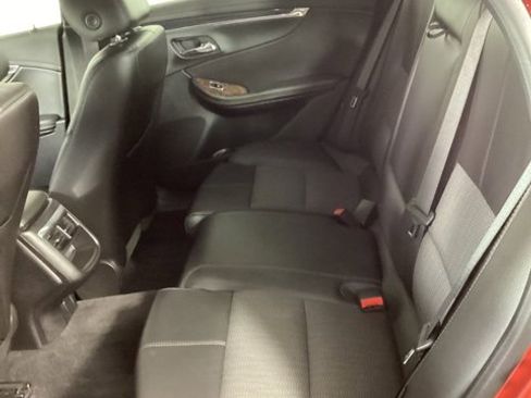 Used 2015 Chevrolet Impala LT w/ Convenience Package image 10