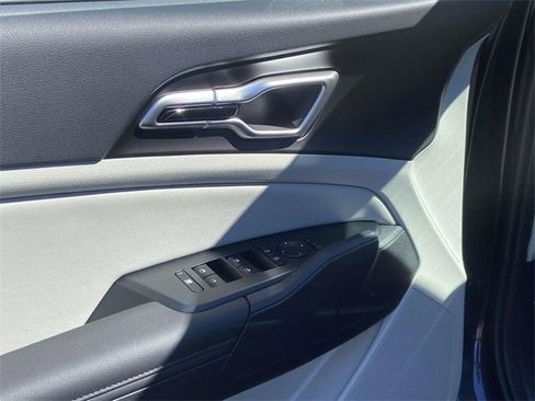 New 2026 Kia Sportage EX image 13