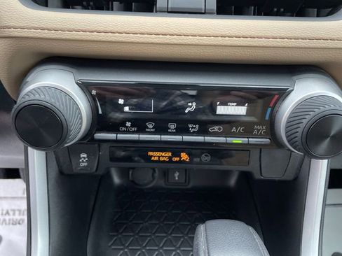 Used 2022 Toyota RAV4 LE FWD image 18