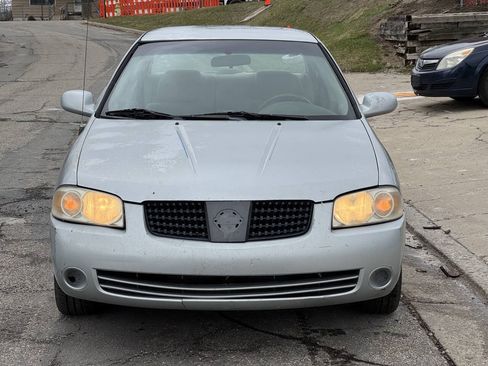 Used 2004 Nissan Sentra S w/ Road Trip Pkg FWD image 2