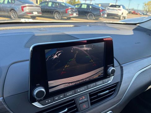 Used 2025 Nissan Altima 2.5 SV image 23