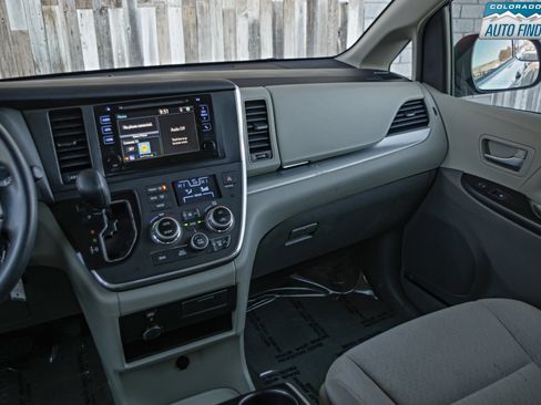 Used 2015 Toyota Sienna LE image 18