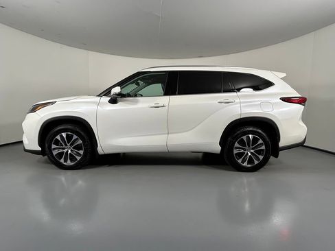 Used 2021 Toyota Highlander XLE AWD/4WD image 4