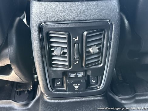 Used 2017 Jeep Grand Cherokee Limited AWD/4WD image 19