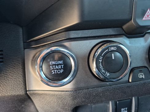 Used 2019 Toyota Tacoma TRD Off-Road AWD/4WD image 33