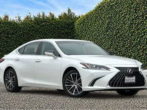 Used 2025 Lexus ES 300h w/ Premium Package FWD image 2