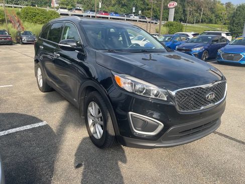 Used 2017 Kia Sorento AWD w/ LX Convenience Package image 1