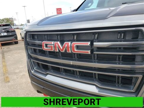 Used 2022 GMC Yukon XL AT4 image 32