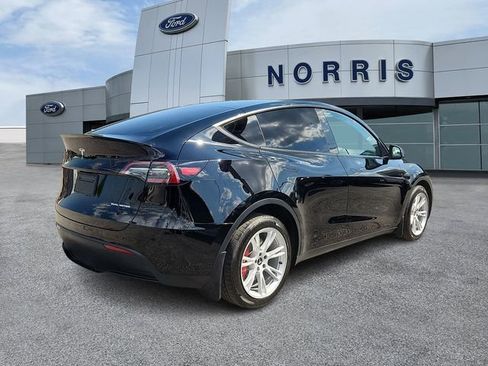 Used 2024 Tesla Model Y Long Range AWD/4WD image 4