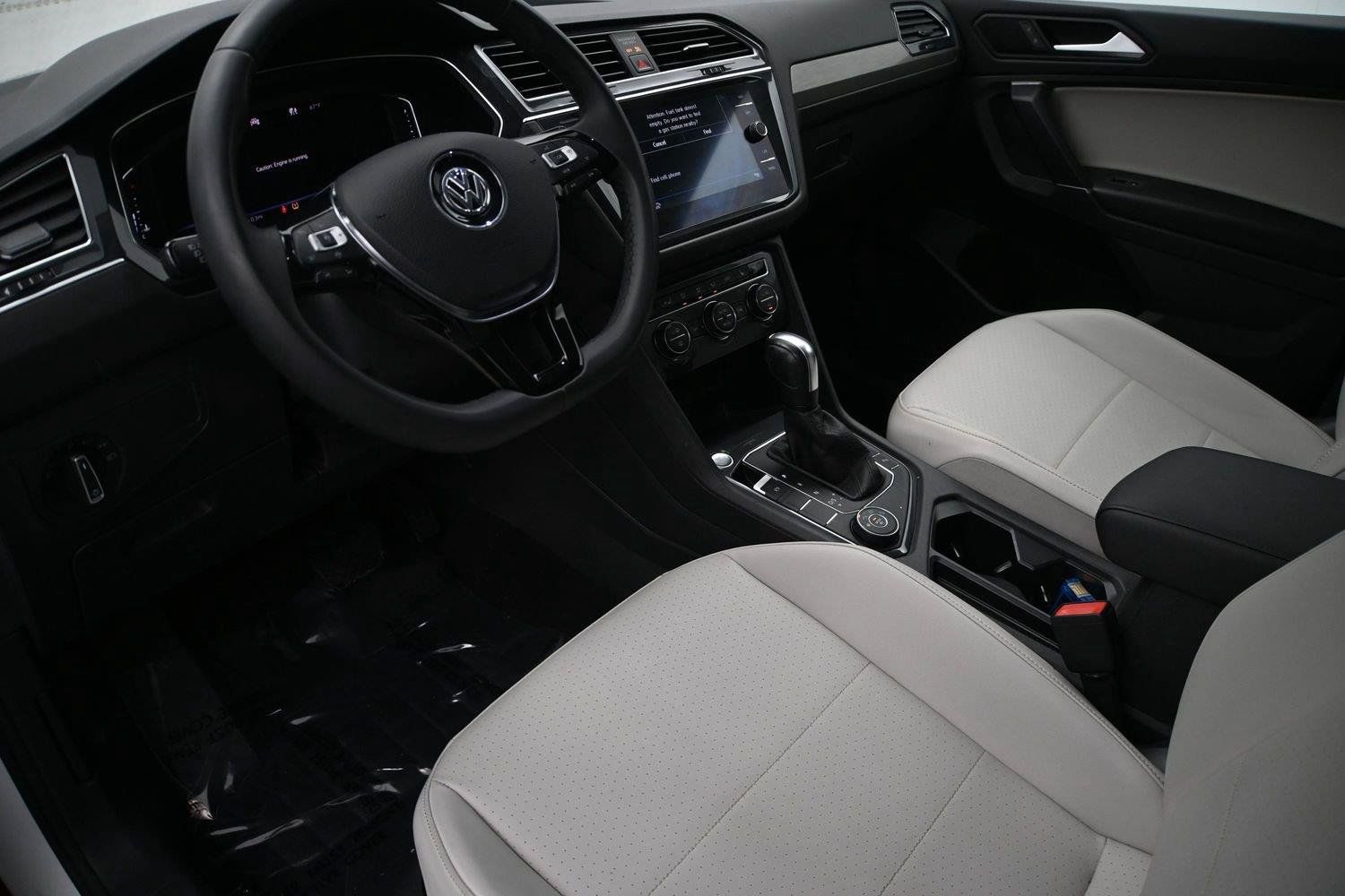 Used 2020 Volkswagen Tiguan SEL w/ 3rd Row Seat Package AWD/4WD image 2