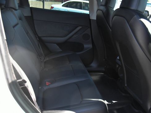 Used 2023 Tesla Model Y Long Range AWD/4WD image 40