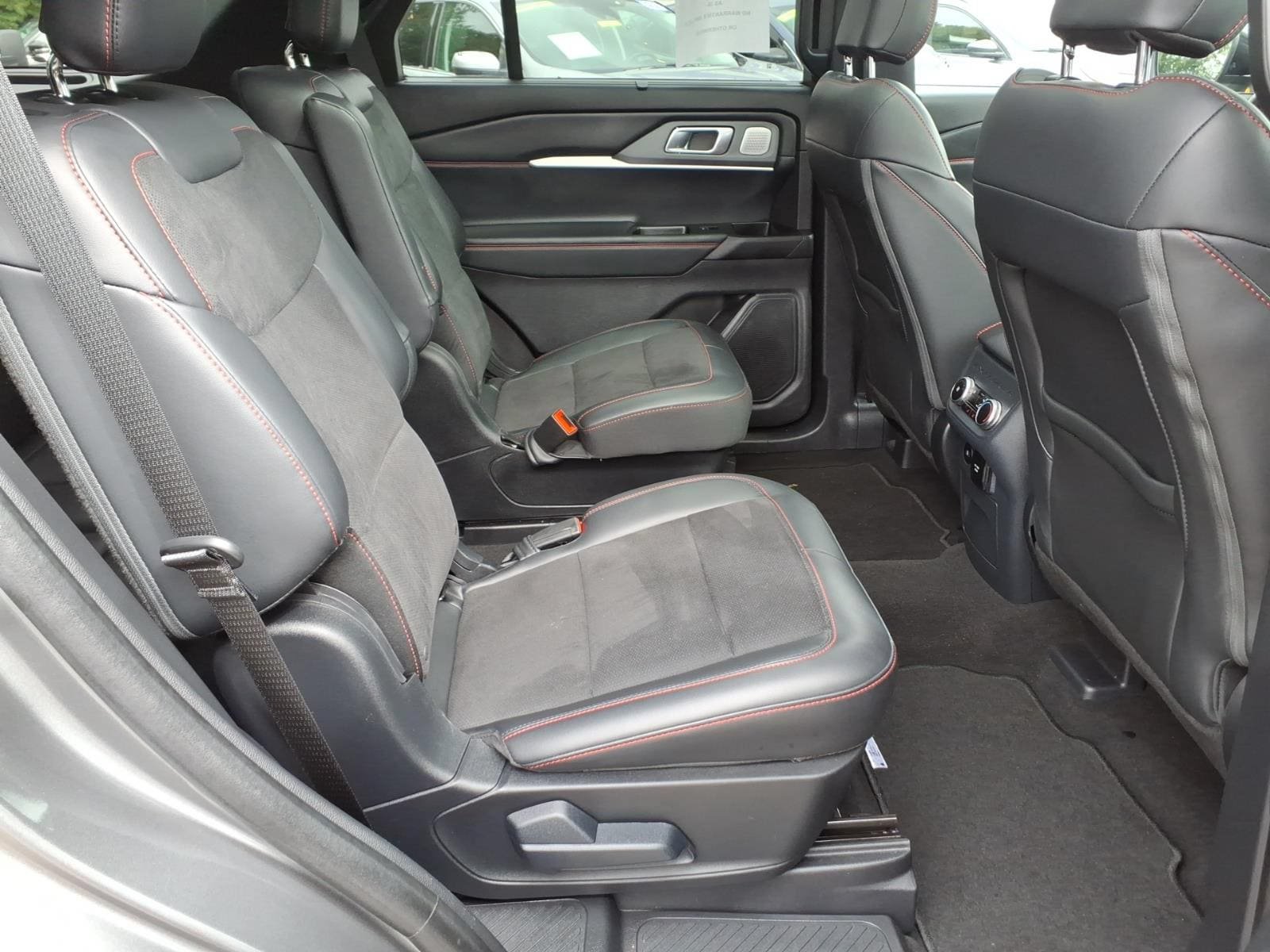 Certified 2025 Ford Explorer ST AWD/4WD image 30