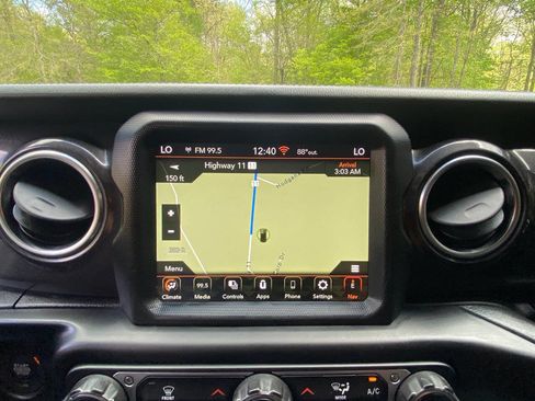Used 2021 Jeep Wrangler Unlimited Sahara image 11