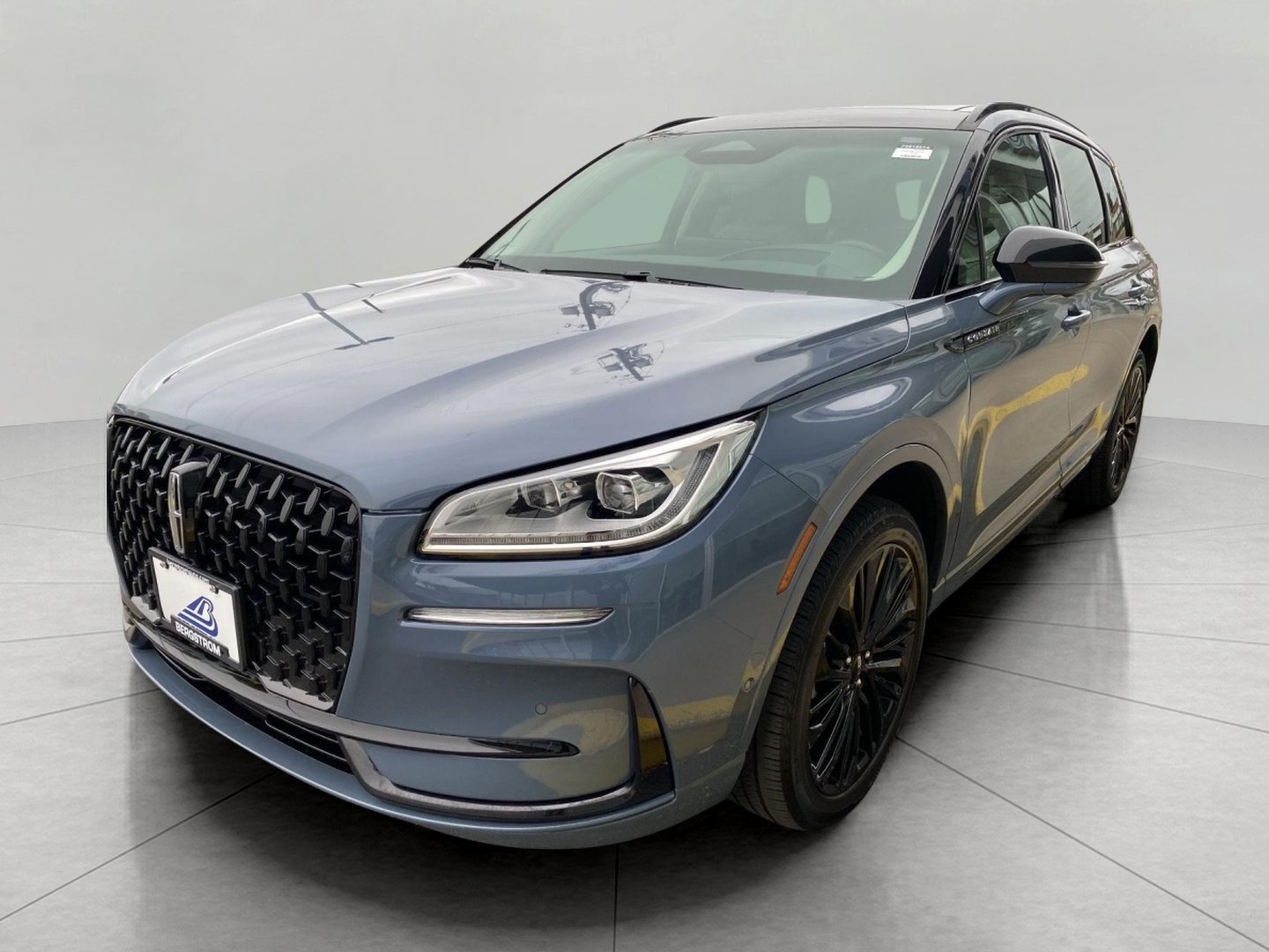 Used 2023 Lincoln Corsair Reserve AWD/4WD image 4