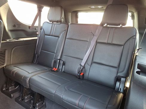 Used 2022 Chevrolet Suburban RST w/ Luxury Package image 11