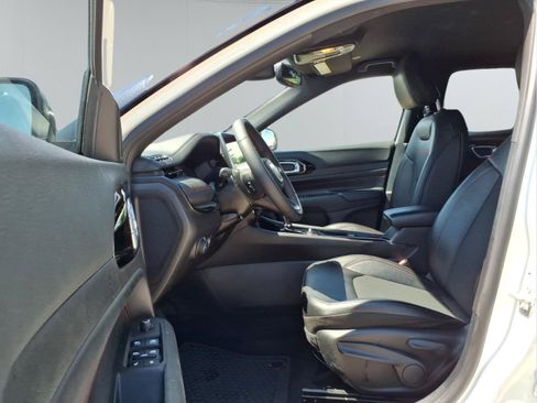 Used 2025 Jeep Compass Trailhawk AWD/4WD image 17