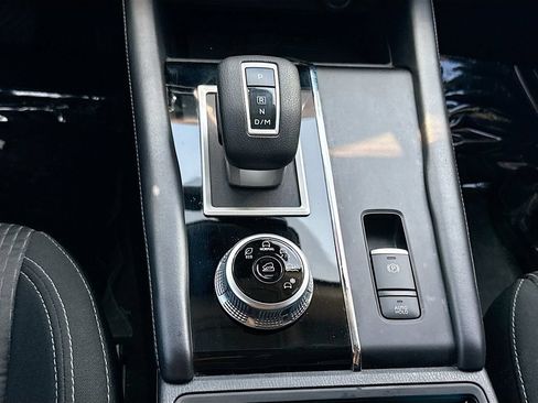 Used 2024 Mitsubishi Outlander ES FWD image 16