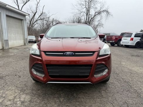 Used 2016 Ford Escape SE w/ Equipment Group 201A image 2