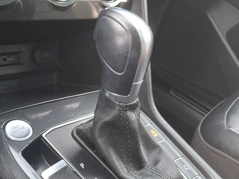 Used 2019 Volkswagen Tiguan SEL Premium image 15