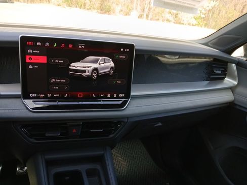 New 2026 Volkswagen Tiguan SE R-Line image 17