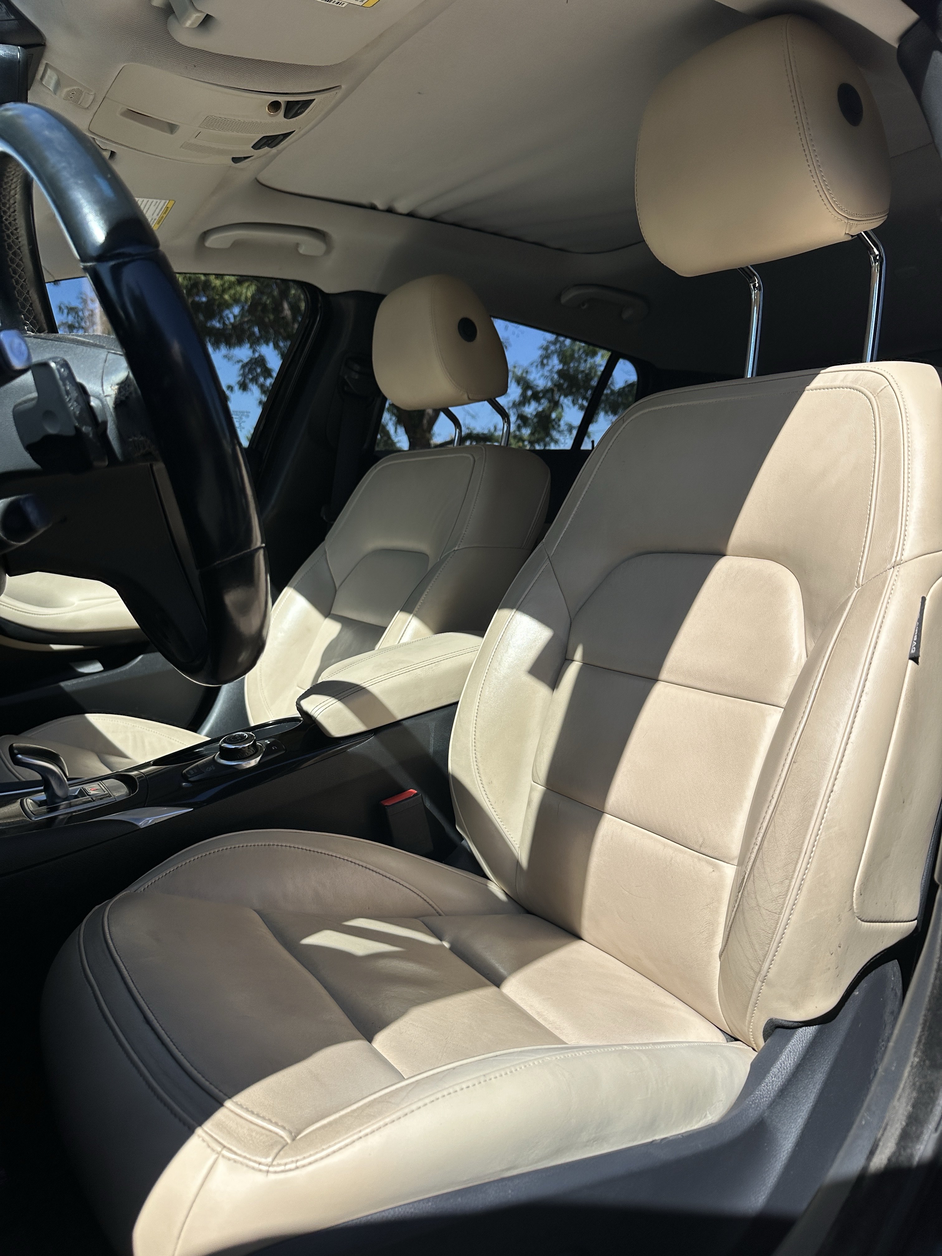 Used 2017 INFINITI QX30 Premium w/ Navigation Package FWD image 13