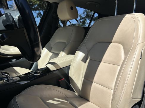 Used 2017 INFINITI QX30 Premium w/ Navigation Package FWD image 13