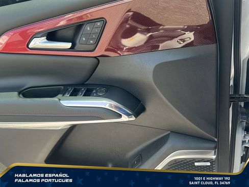 Used 2024 Chevrolet Traverse RS AWD/4WD image 11