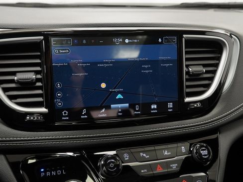 New 2026 Chrysler Pacifica Limited w/ S Appearance Package image 25